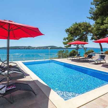 Gem Of The Sea Luxury Beach Apartment With Brand New Heating Infinity Pool 트로기르 외부 사진