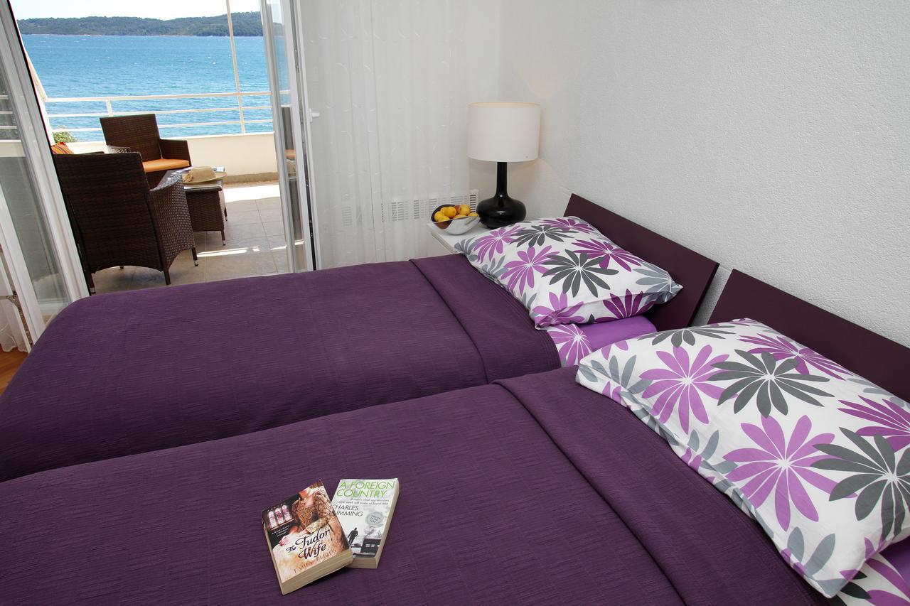 Gem Of The Sea Luxury Beach Apartment With Brand New Heating Infinity Pool 트로기르 외부 사진