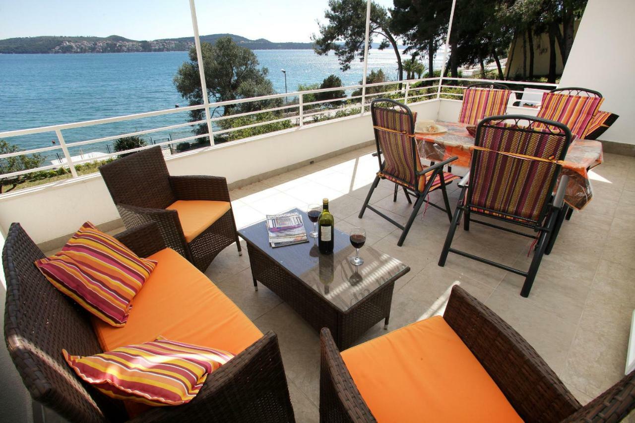 Gem Of The Sea Luxury Beach Apartment With Brand New Heating Infinity Pool 트로기르 외부 사진