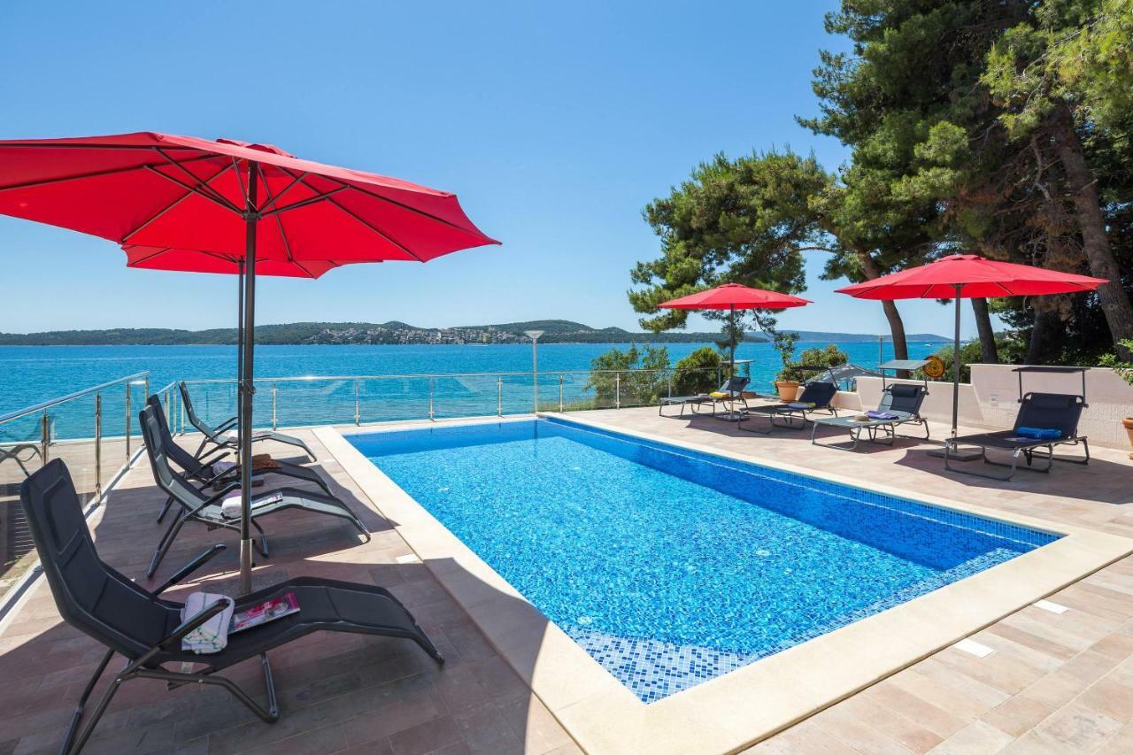 Gem Of The Sea Luxury Beach Apartment With Brand New Heating Infinity Pool 트로기르 외부 사진