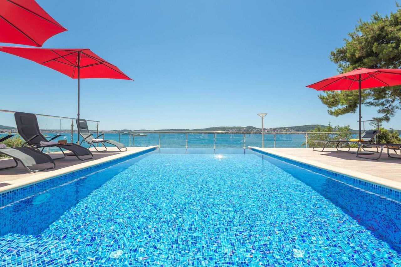 Gem Of The Sea Luxury Beach Apartment With Brand New Heating Infinity Pool 트로기르 외부 사진