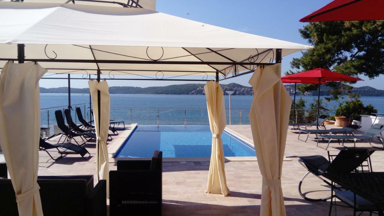 Gem Of The Sea Luxury Beach Apartment With Brand New Heating Infinity Pool 트로기르 외부 사진