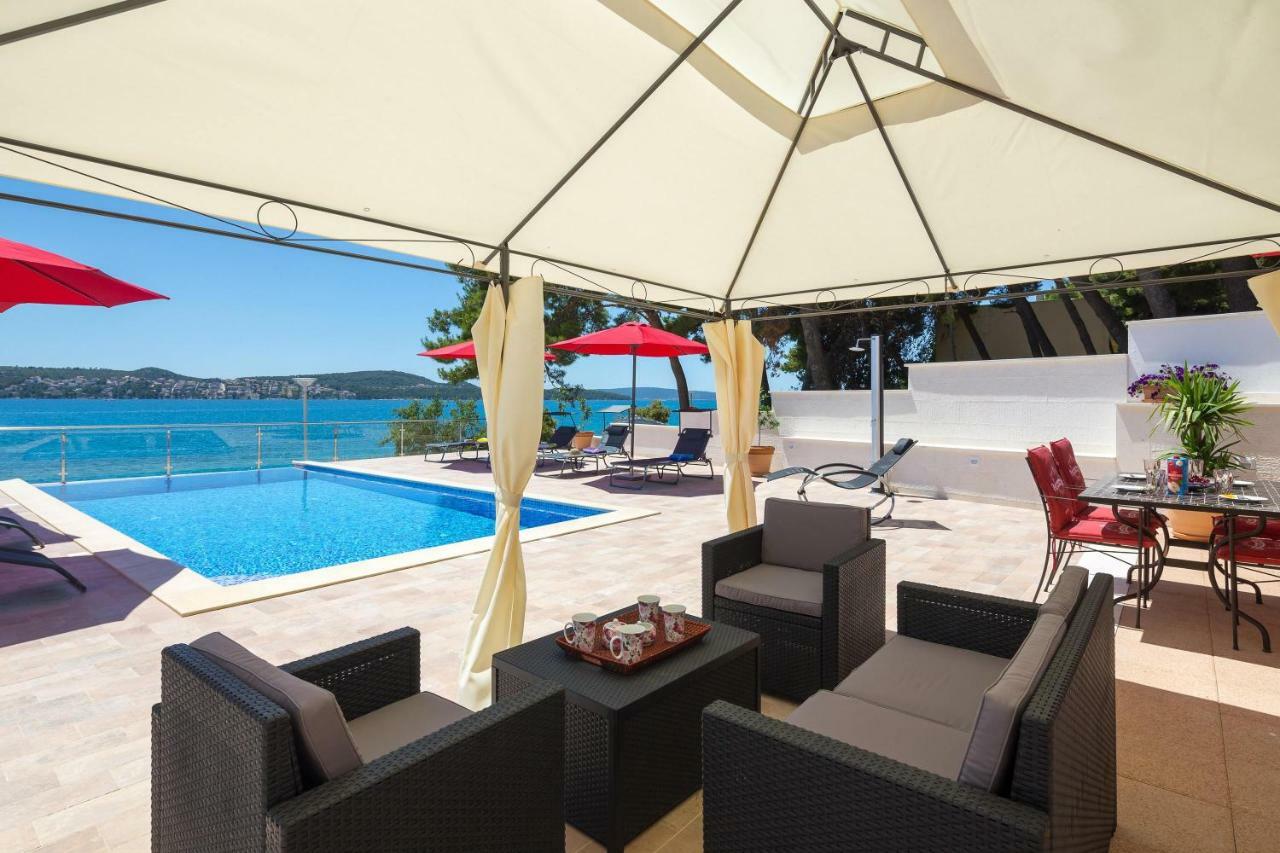 Gem Of The Sea Luxury Beach Apartment With Brand New Heating Infinity Pool 트로기르 외부 사진
